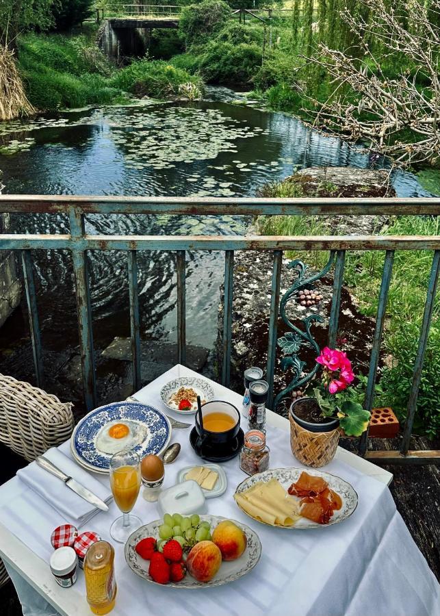 Moulin Le Fleurie Hotel Charenton-du-Cher Bagian luar foto