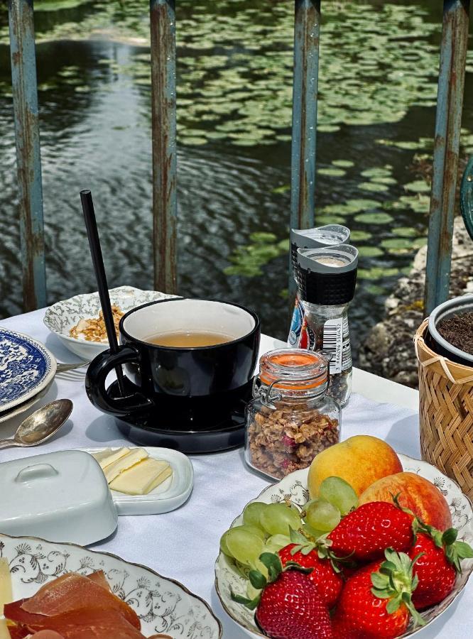 Moulin Le Fleurie Hotel Charenton-du-Cher Bagian luar foto