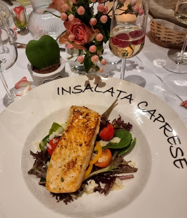 Moulin Le Fleurie Hotel Charenton-du-Cher Bagian luar foto